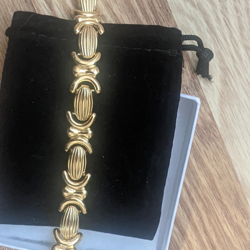 Avon Signed Vintage Gold-Tone Chunky Metal Link Chain Bracelet, 7”